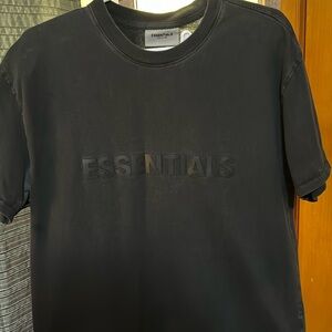 Essentials tee